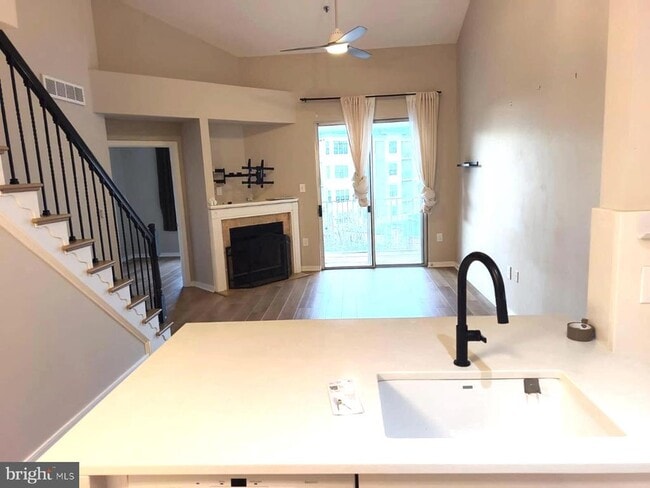 Building Photo - 1641 International Dr