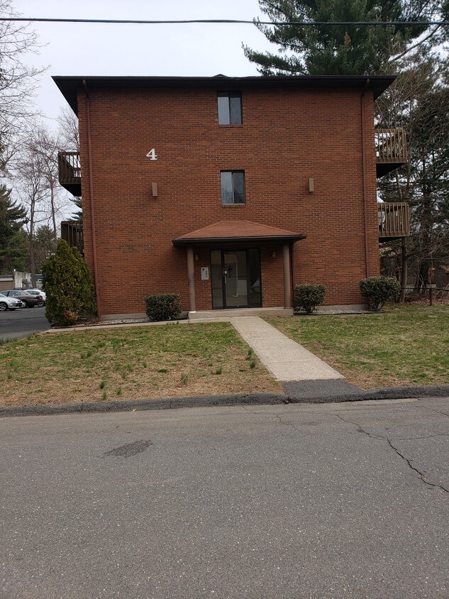 4 Cianci Ave, Plainville, CT 06062 Apartments in Plainville, CT