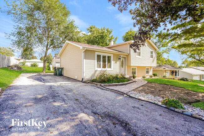 Building Photo - 219 Valley Dr