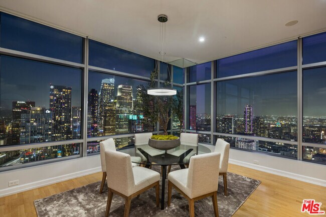Foto del edificio - 900 W Olympic Blvd