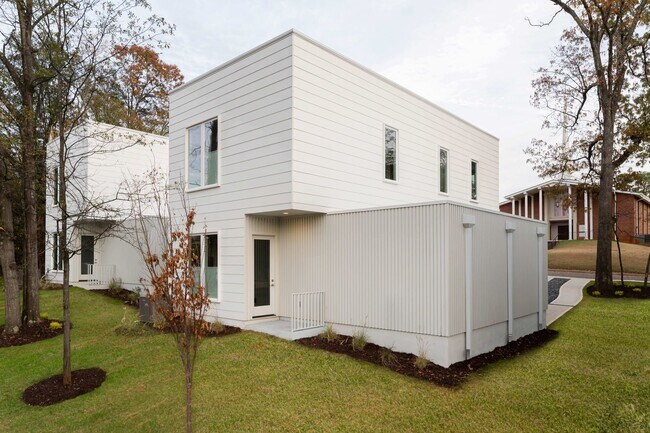 Building Photo - Beautiful home
