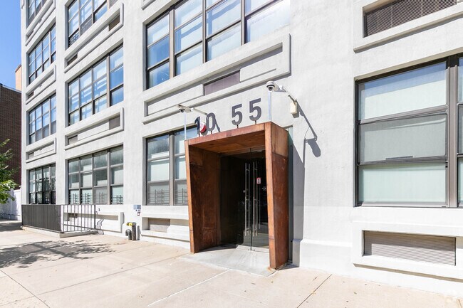 Foto del edificio - Badge Building Condominiums