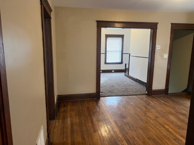 Building Photo - 1316 W 91st St