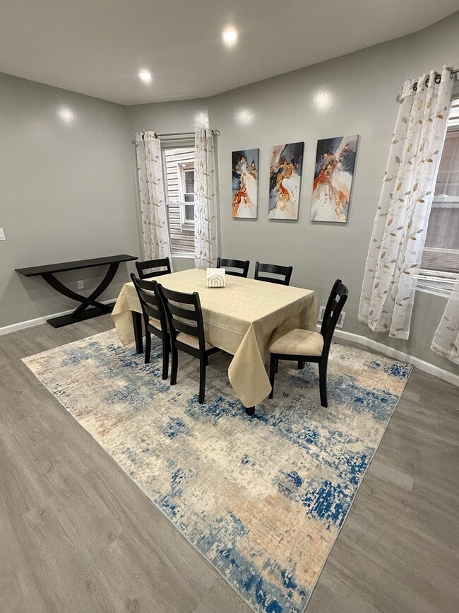 Building Photo - 72 Seymour Ave