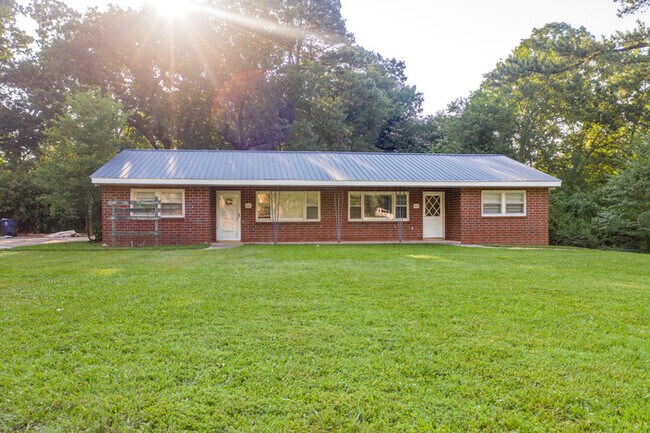 Building Photo - 3621 Bowling Dr