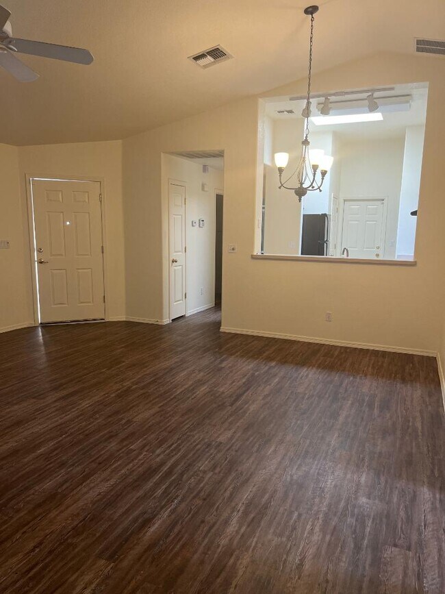 Building Photo - 2423 S Cybil Ave
