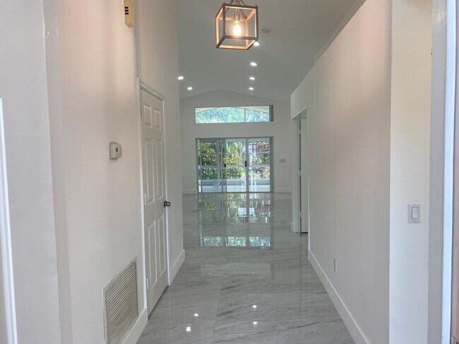 Foto del edificio - 8814 Thames River Dr