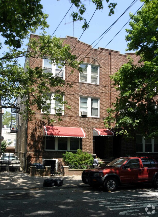 Primary Photo - 921 59th St