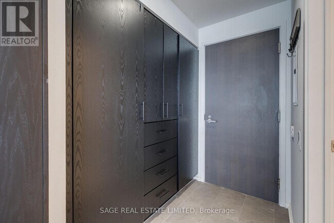 Photo du bâtiment - 45 Charles St E