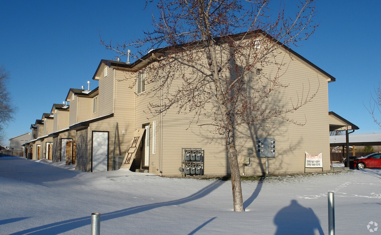 Building Photo - 920-942 Foster Ave