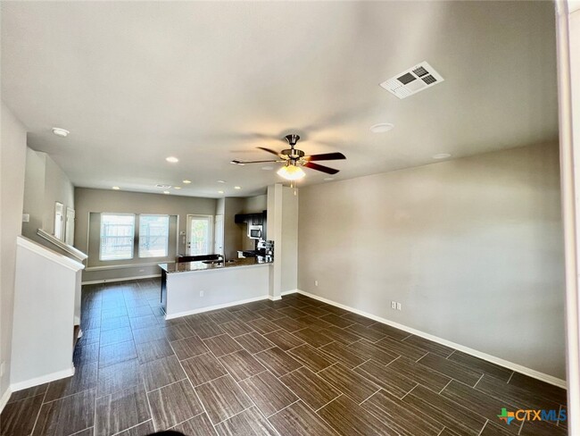 Foto del edificio - 134 Wainscot Oak Wy