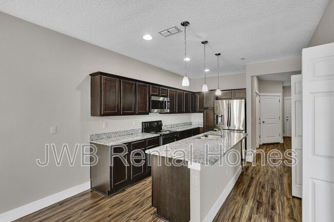 Building Photo - 834 4th Ave S