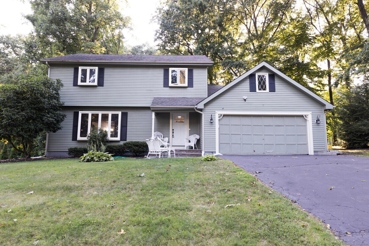 Primary Photo - 8 Autumn Ln