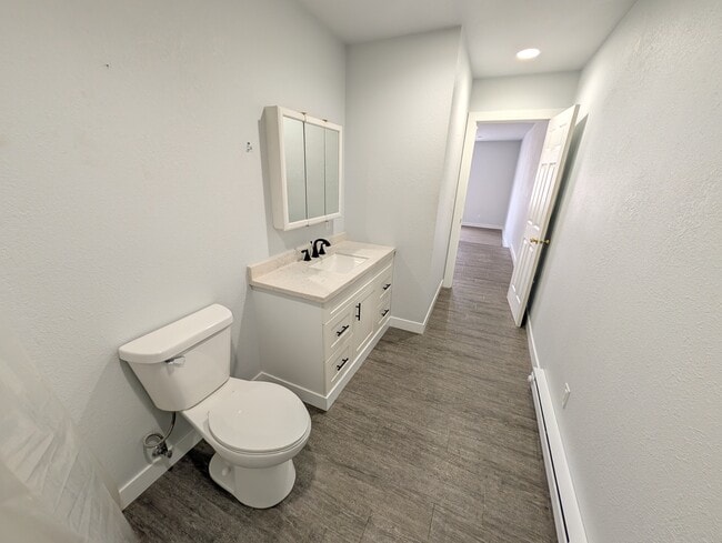 Building Photo - 102 S Main St