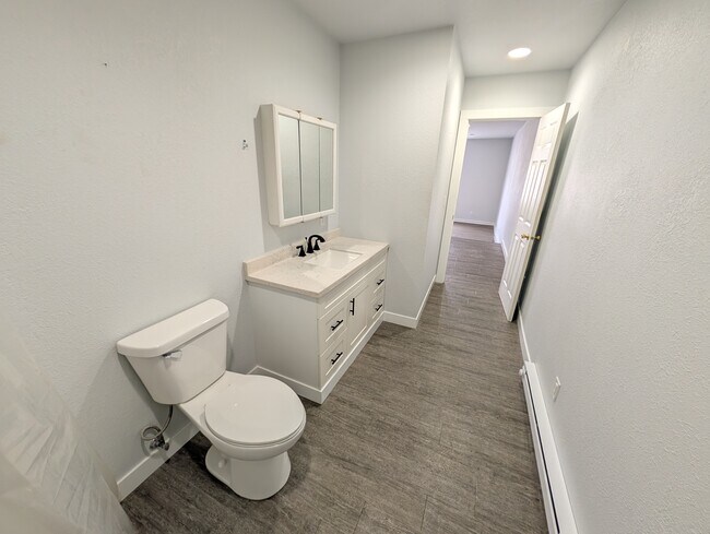 Foto del edificio - 102 S Main St