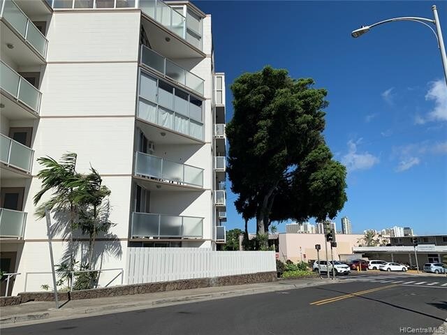 Building Photo - 3151 Monsarrat Ave