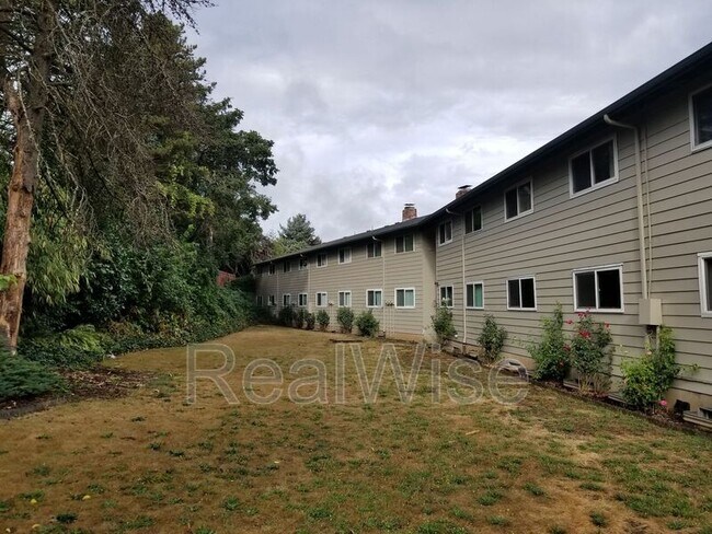 Building Photo - 17838 NE Multnomah Dr