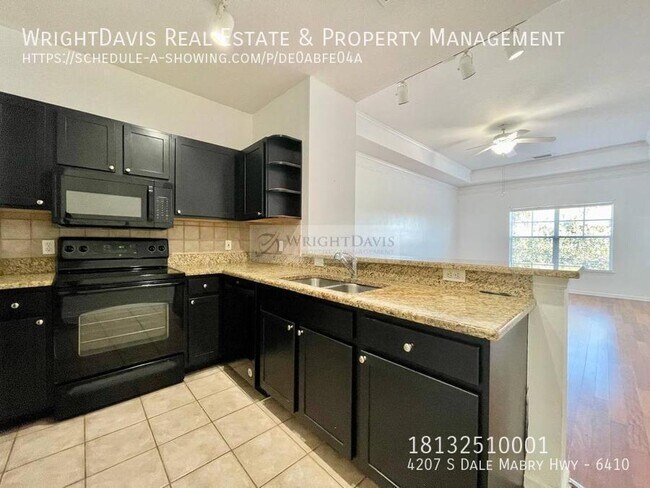 Building Photo - Luxury Top-Floor 1/1 Condo in the Heart of...