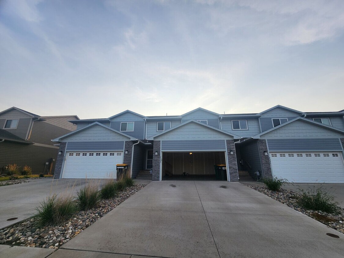 Foto principal - Modern 4bed/4bath near Jefferson Highschool