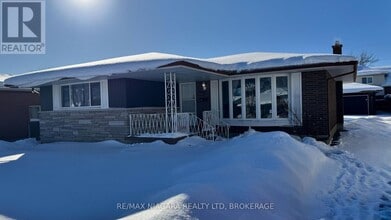 Building Photo - 5 St Charles Dr