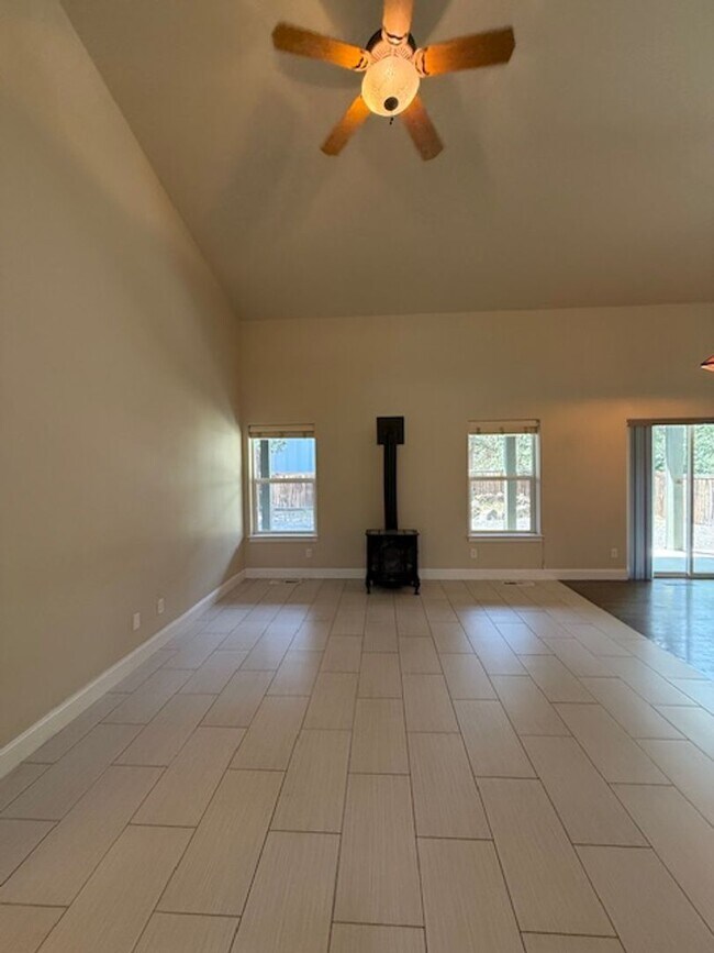 Foto del edificio - Single Level 3 Bedroom Beauty near Old Mil...