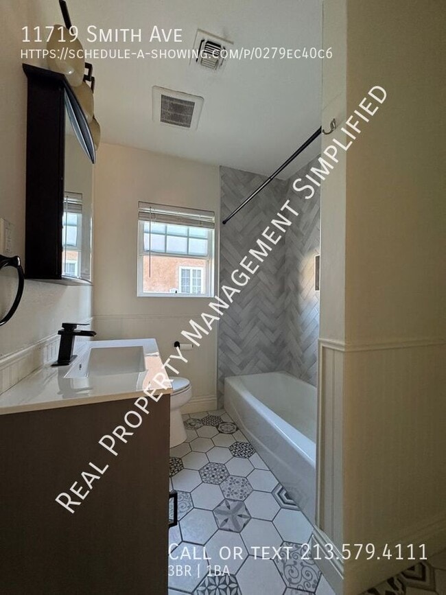 Building Photo - 11719 Smith Ave