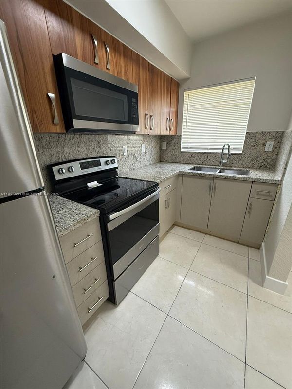 Foto principal - 441 NW 83rd St