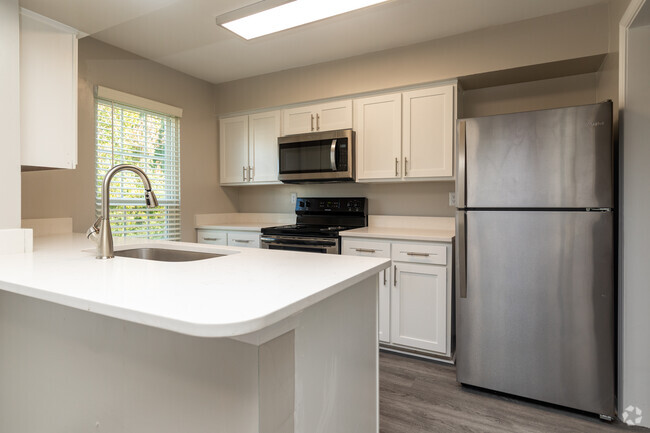 3BR, 2BA - 1,430SF Kitchen - Huntington Apartments