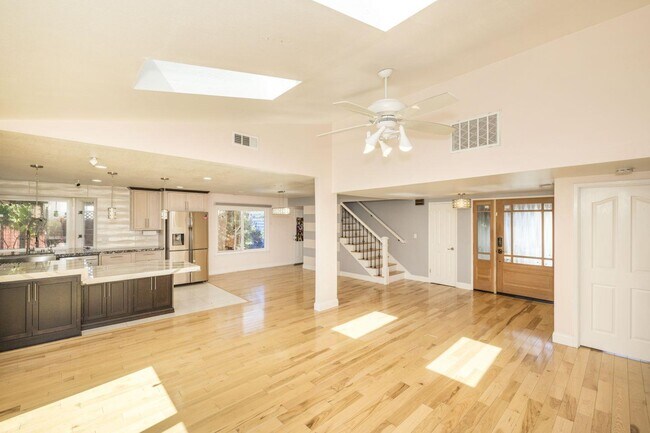 Building Photo - 468 Edelweiss Dr