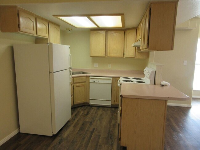 Building Photo - 3 bed, 2 bath Twin Home
