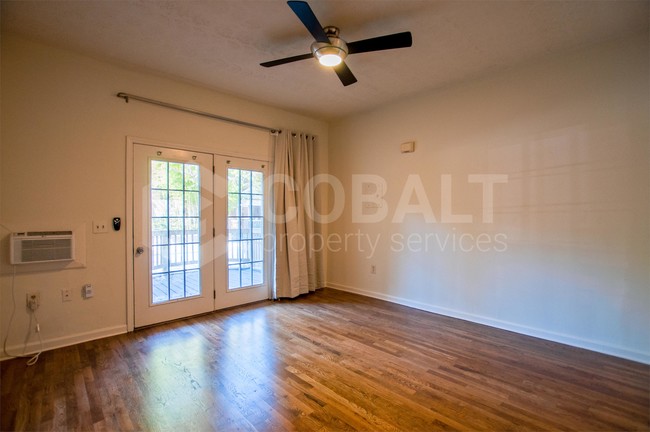 Building Photo - 883 Monroe Dr NE