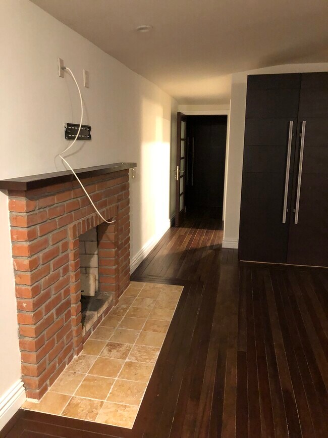 Chimenea - 16474 Sunset Blvd