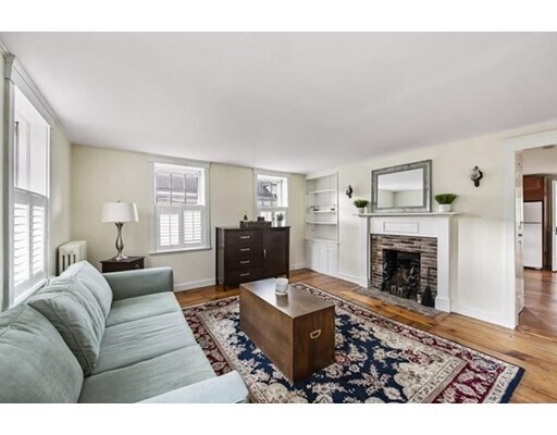 Building Photo - 27 Elm St