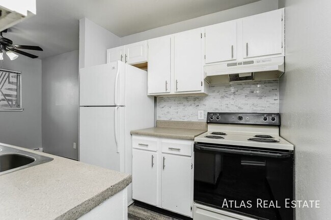 Foto del edificio - 849 S Union Blvd