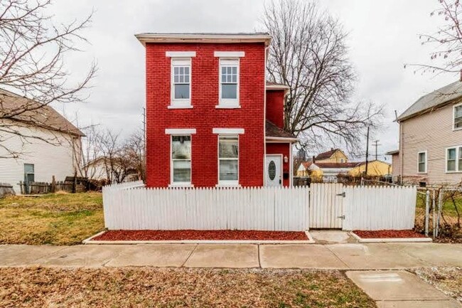 Foto del edificio - Beautifully Renovated Brick Home in East F...