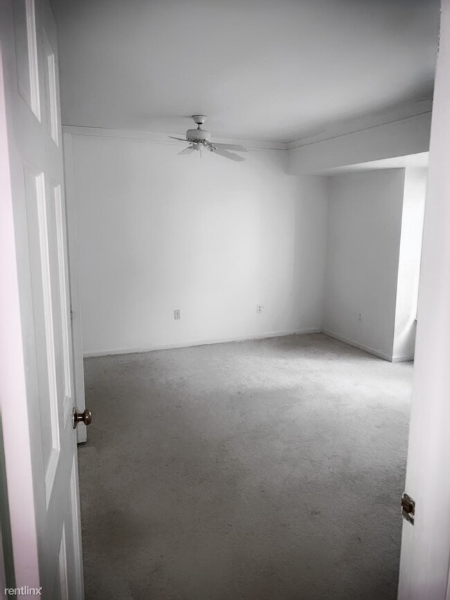 Building Photo - 3 br, 2.5 bath Townhome - 2019 Stoney Broo...