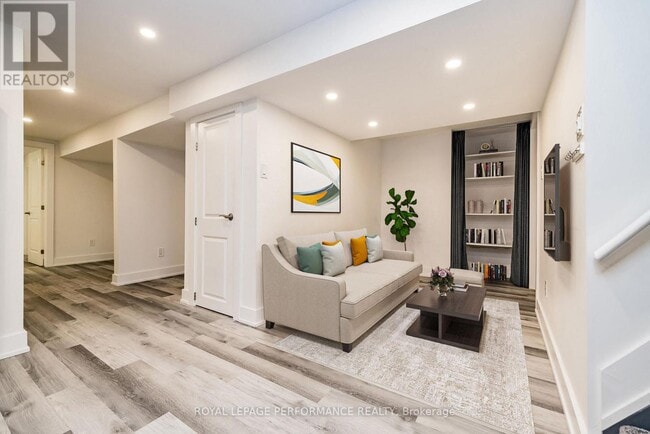 Building Photo - 36 Largo Crescent