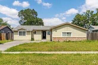 Building Photo - 631 Morada Ln