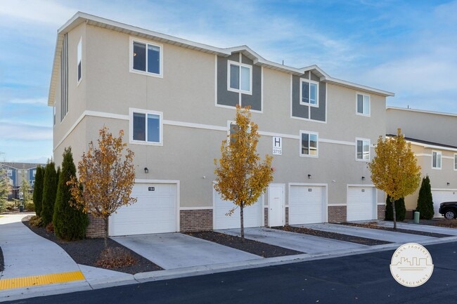 Building Photo - 3710 N Centrepoint Way