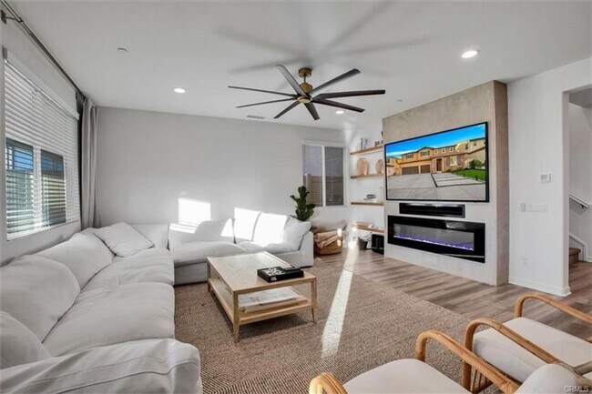 Building Photo - Stunning and Spacious 5BR 3BA Home w/ Solar Panels + Community Pool + Basketball/Tennis Court + S...