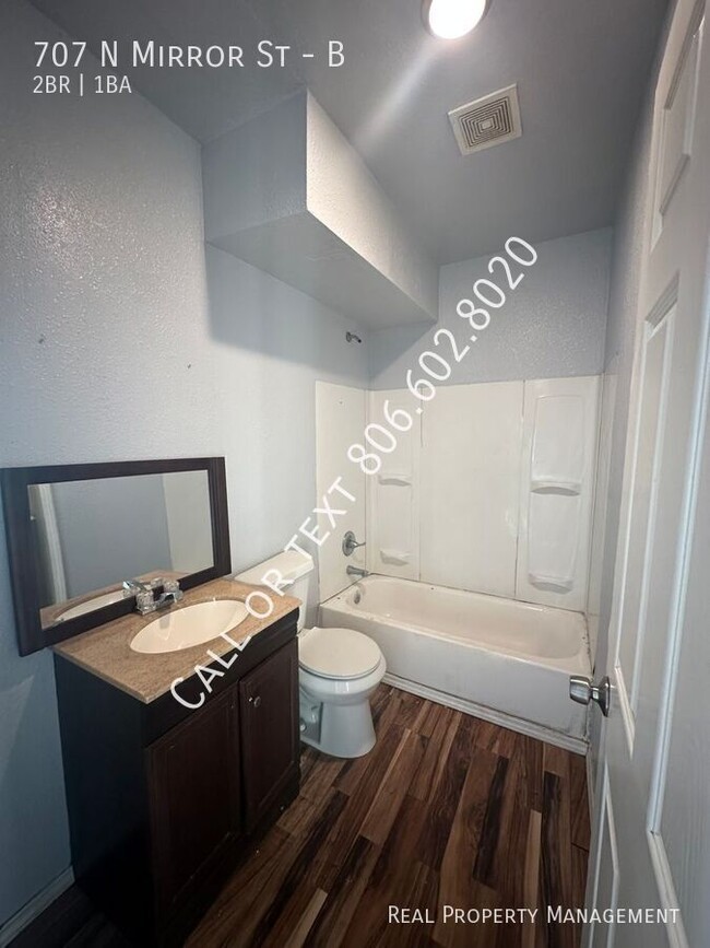 Building Photo - 2 bed 1 bath Mirror Apartments! HUD Accepted