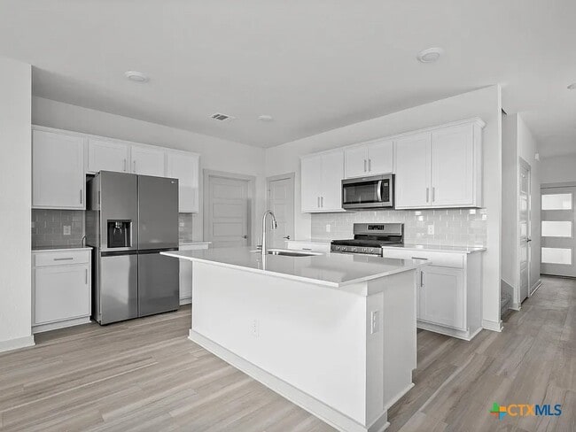 Foto del edificio - 333 Fairfax Ave