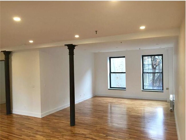 Building Photo - 254 Elizabeth St