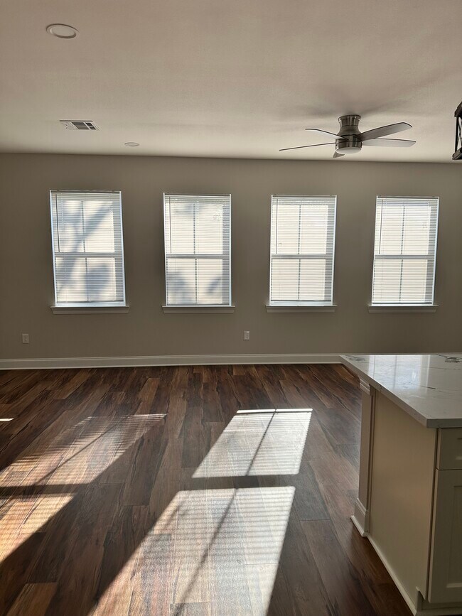 Foto del edificio - 8704 Pritchard Pl