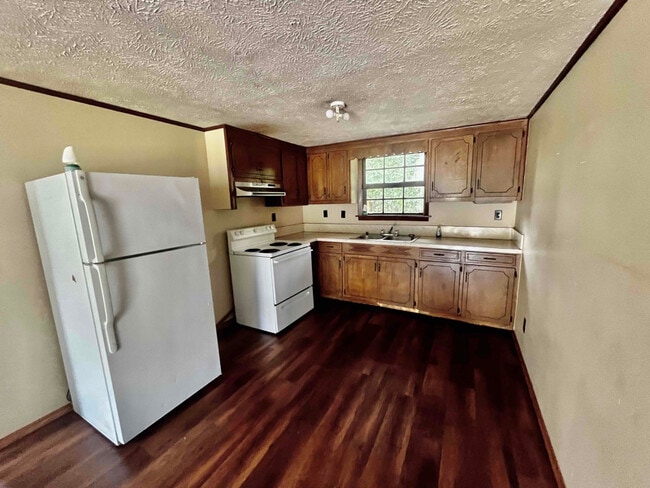 Building Photo - 576 Halbert Heights Rd