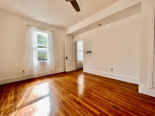 Building Photo - 207 W. 45th St.