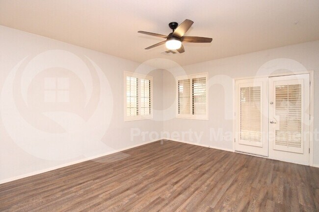 Foto del edificio - 870 E Devon Rd