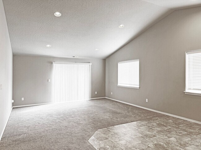 Building Photo - Pet Friendly - Newer Lebanon 3/2 Single Fa...