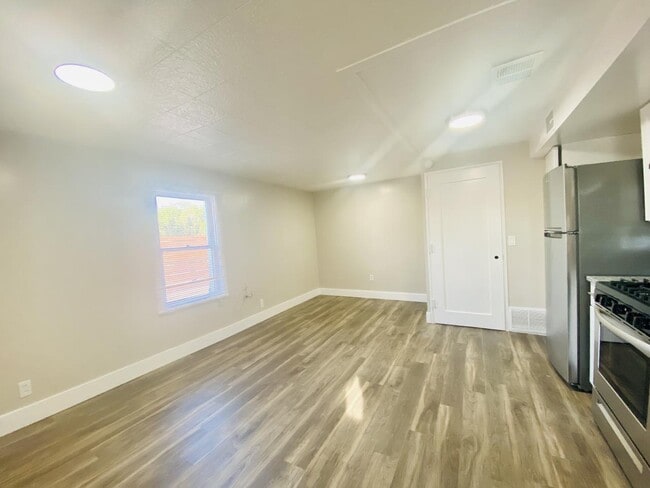Building Photo - 2825 S 103rd Dr