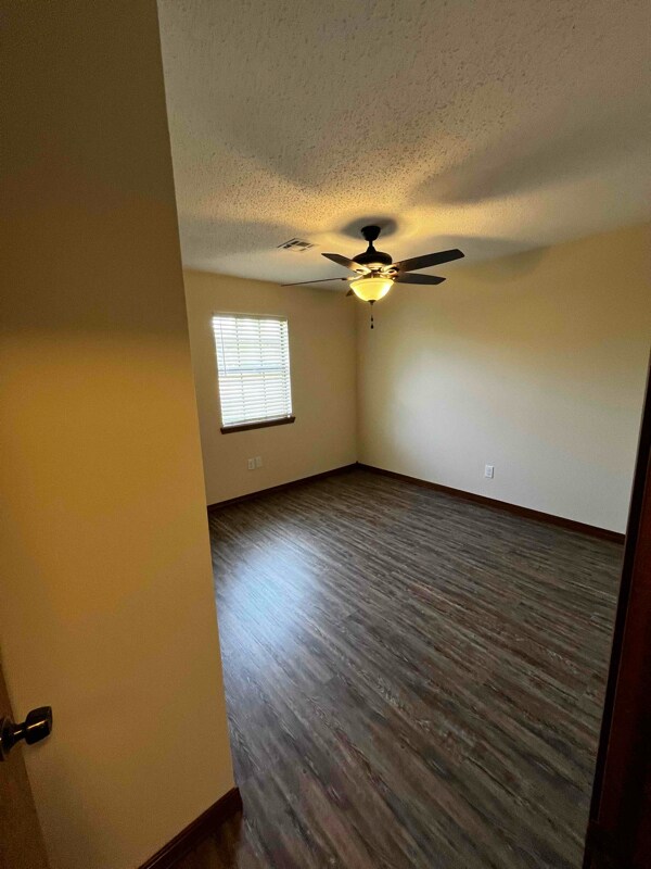 Building Photo - 1209 University Dr